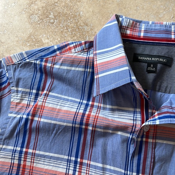 Like new mens Banana Republic short sleeve button down size small - Picture 2 of 5